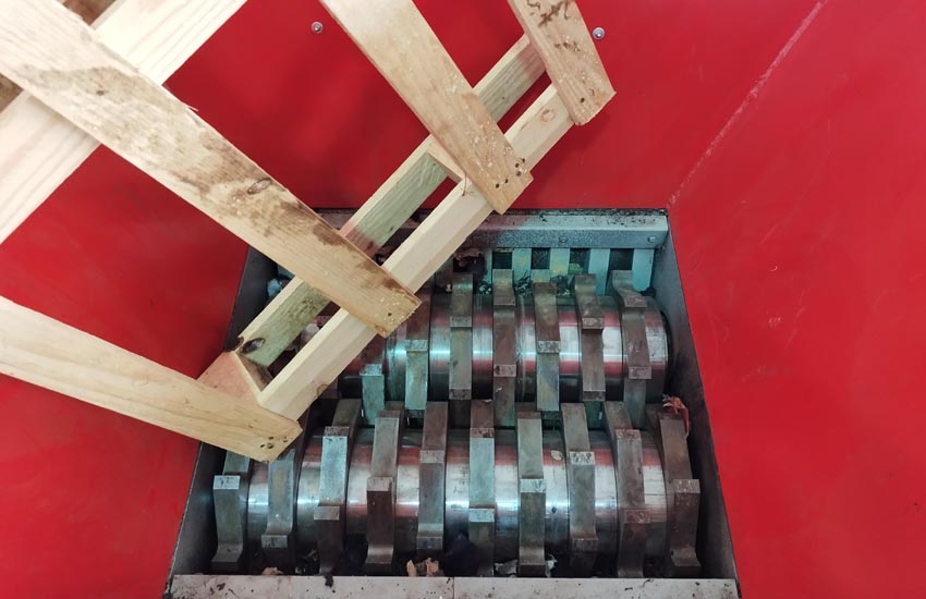 TRITURANDO PALLETS